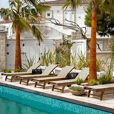Otel Artotel Ciftlikkoyu